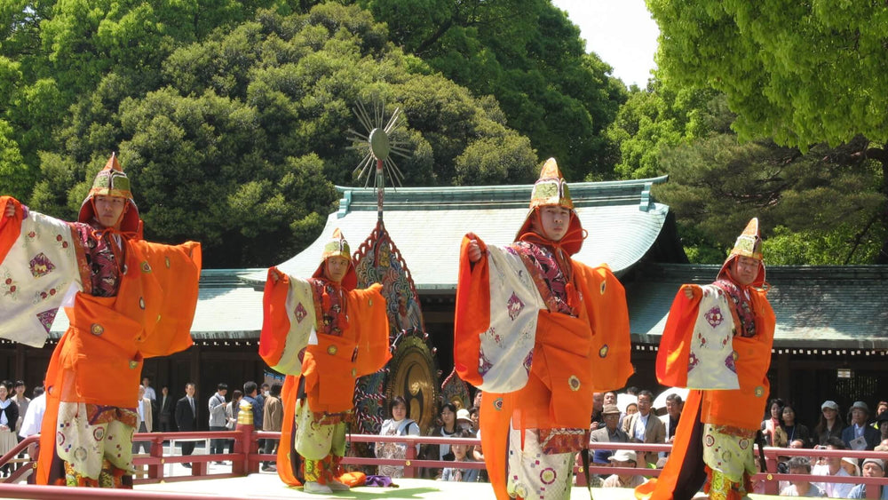 Showa no Hi (昭和の日) - Compleanno dell'Imperatore: festeggiamenti in abiti tradizionali