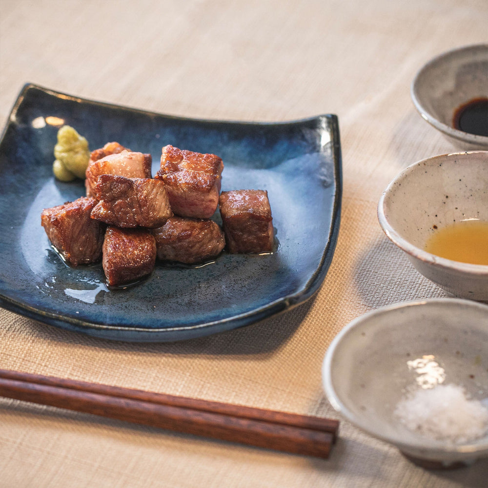 
                  
                    Controfiletto Di Wagyu Giapponese Satsuma Beef Classificazione 5 (2.3 kg) | Todoku Japan. Wagyu servito sul piatto
                  
                